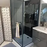 Petit à La Campagne Proche Apartamento *