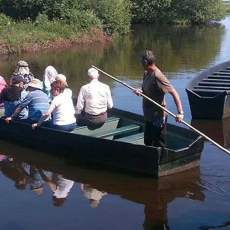 Petit A La Campagne Proche شقة *