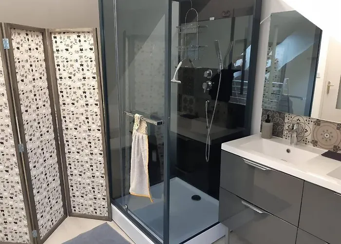 Petit à La Campagne Proche Apartamento *